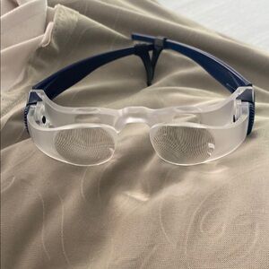 Transparent and Navy magnifying glasses